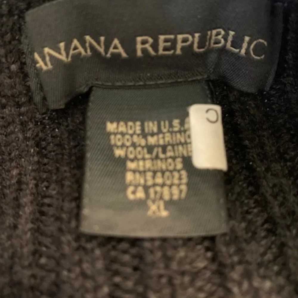 Banana Republic Mens Merino Wool Sweatehr,‎ Charcoal